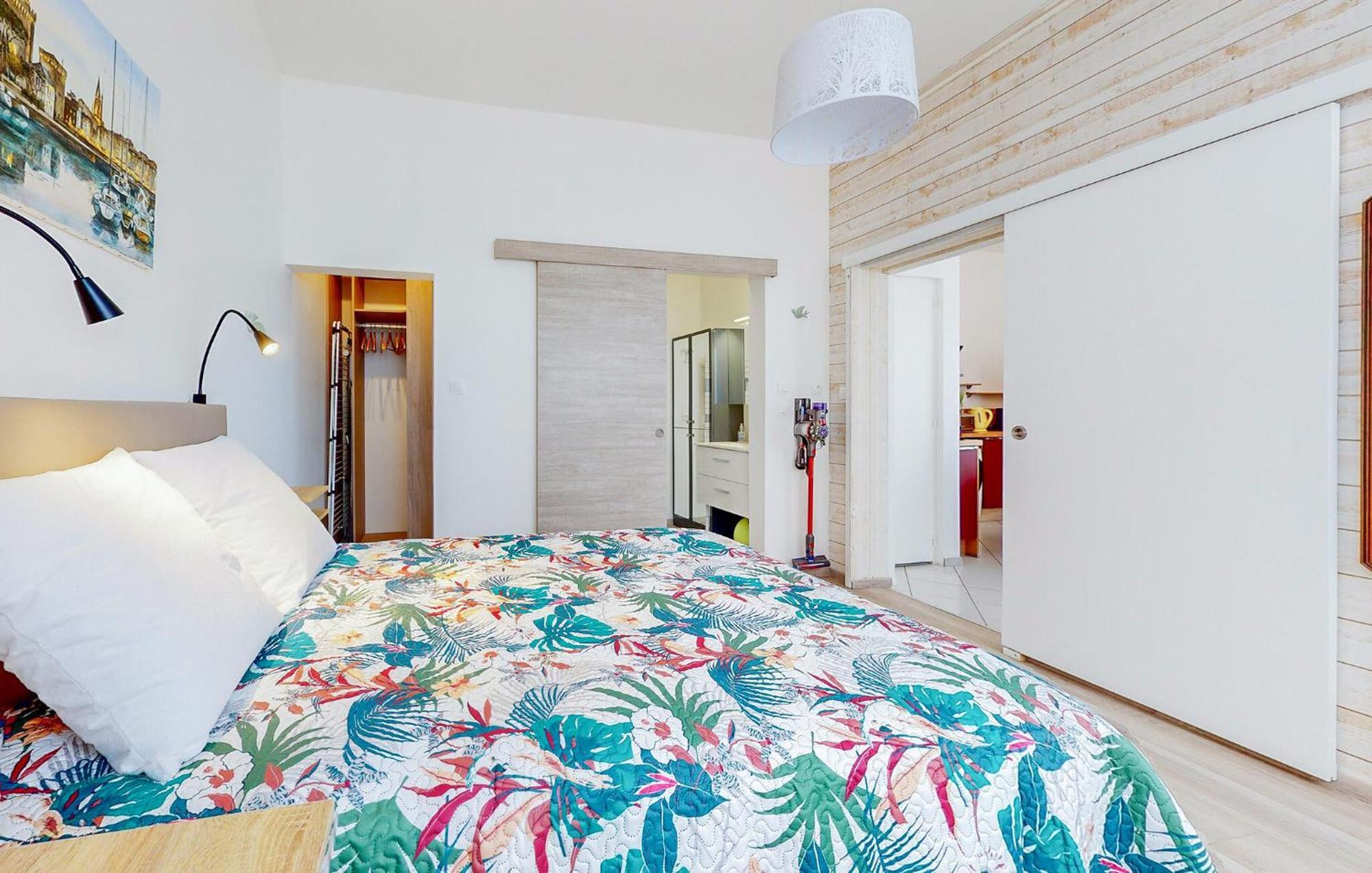 Appartement Awesome In With Wi-fi Royan